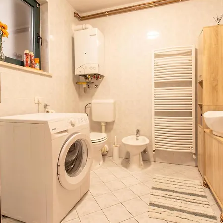 Апартаменты Lovely In With Kitchen *